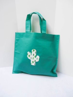 bolsa-totebag-en-verde-con-cactus-miscomplementosfavoritos-2