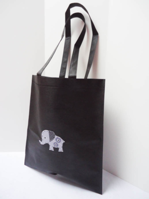 bolsa-tote-bag-en-negro-con-elefante-miscomplementosfavoritos-2